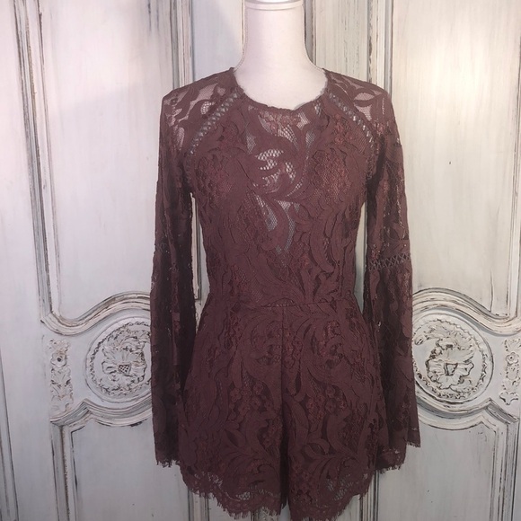 TOBI Lined Mauve Lace Long Sleeve Waisted Romper Size Medium - Picture 1 of 13